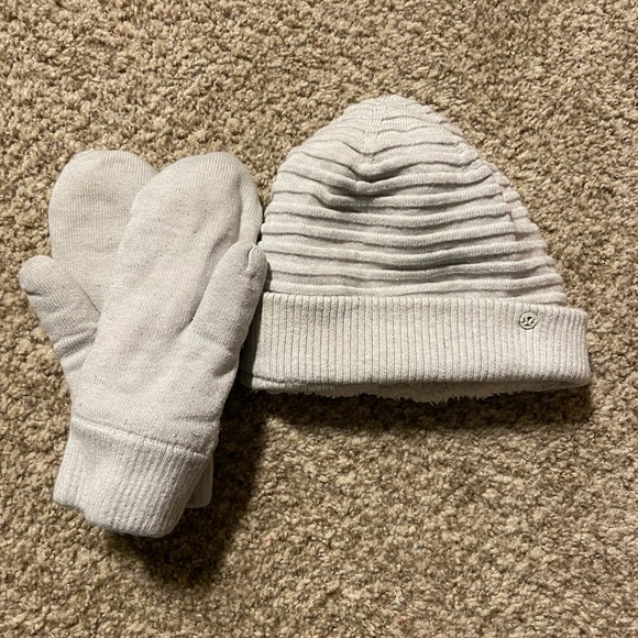 Lululemon sweet and Sherpa gray hat and mittens set main image 6